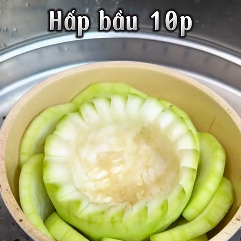 Um hột vịt lộn với bầu và nước thảo mộc