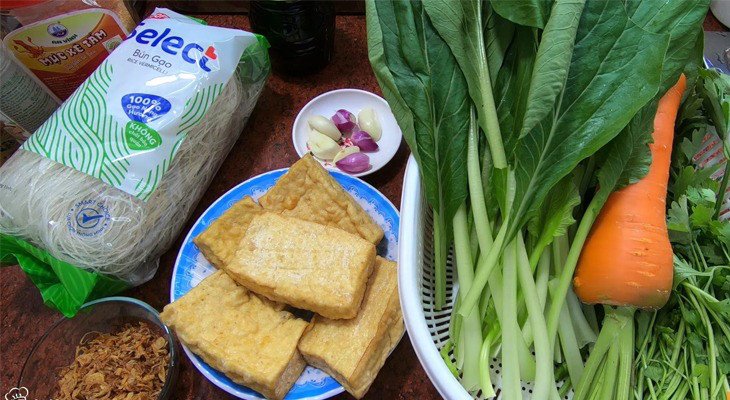 Ước tính calo bún gạo xào chay dựa trên công thức tiêu chuẩn