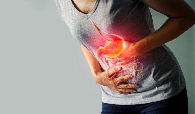 Uống nước nghệ tươi hỗ trợ tiêu hóa khỏe mạnh, giảm đau dạ dày hiệu quả