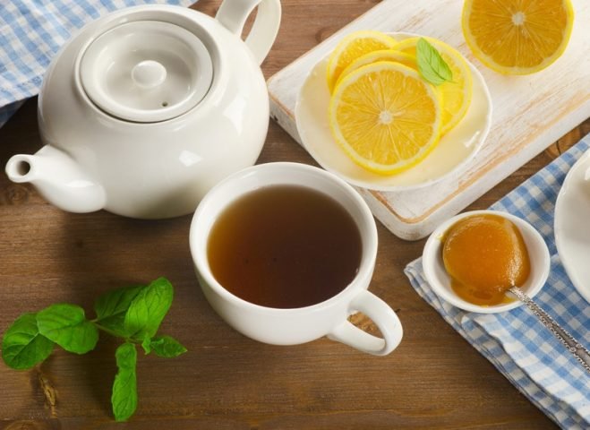Uống trà chanh nha đam giúp tăng cường năng lượng và giảm mệt mỏi