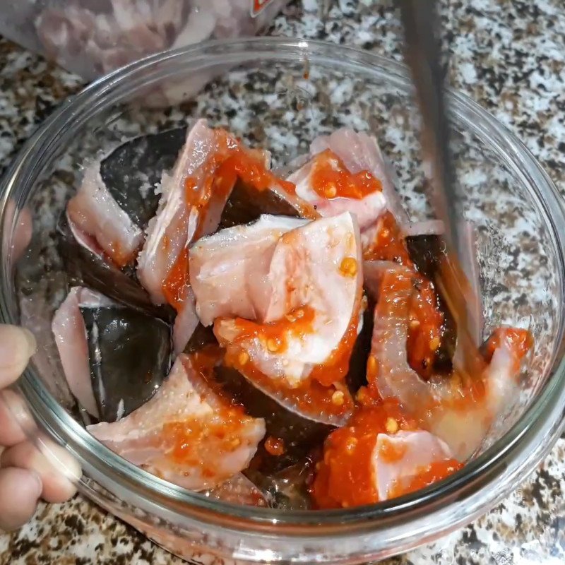 Ướp cá đuối với các loại gia vị