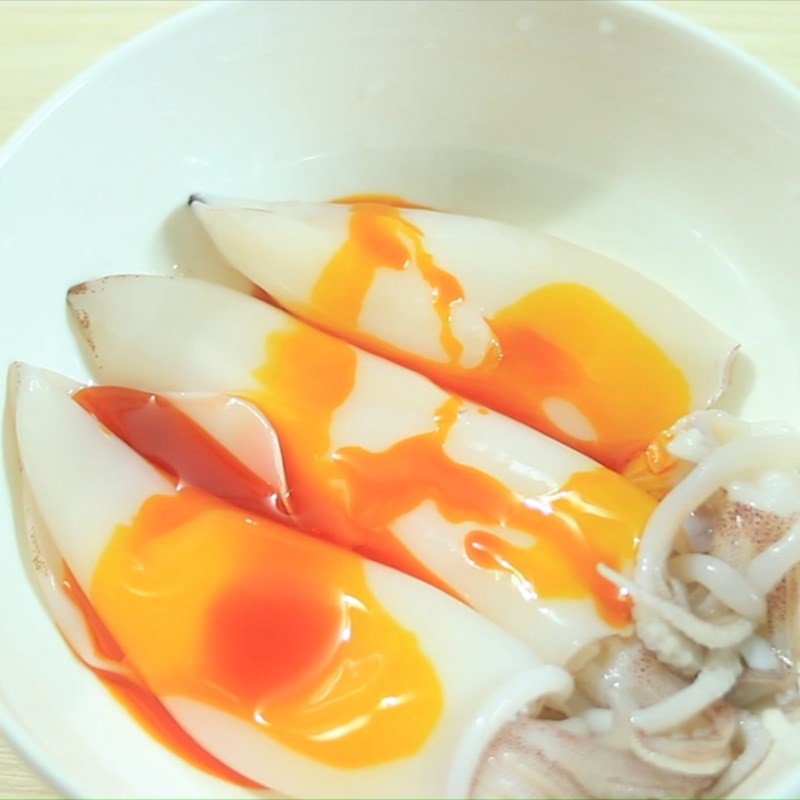 Ướp mực ống với dầu điều