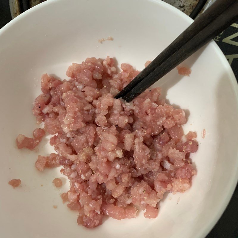 Ướp nhân thịt heo cho mực nhồi