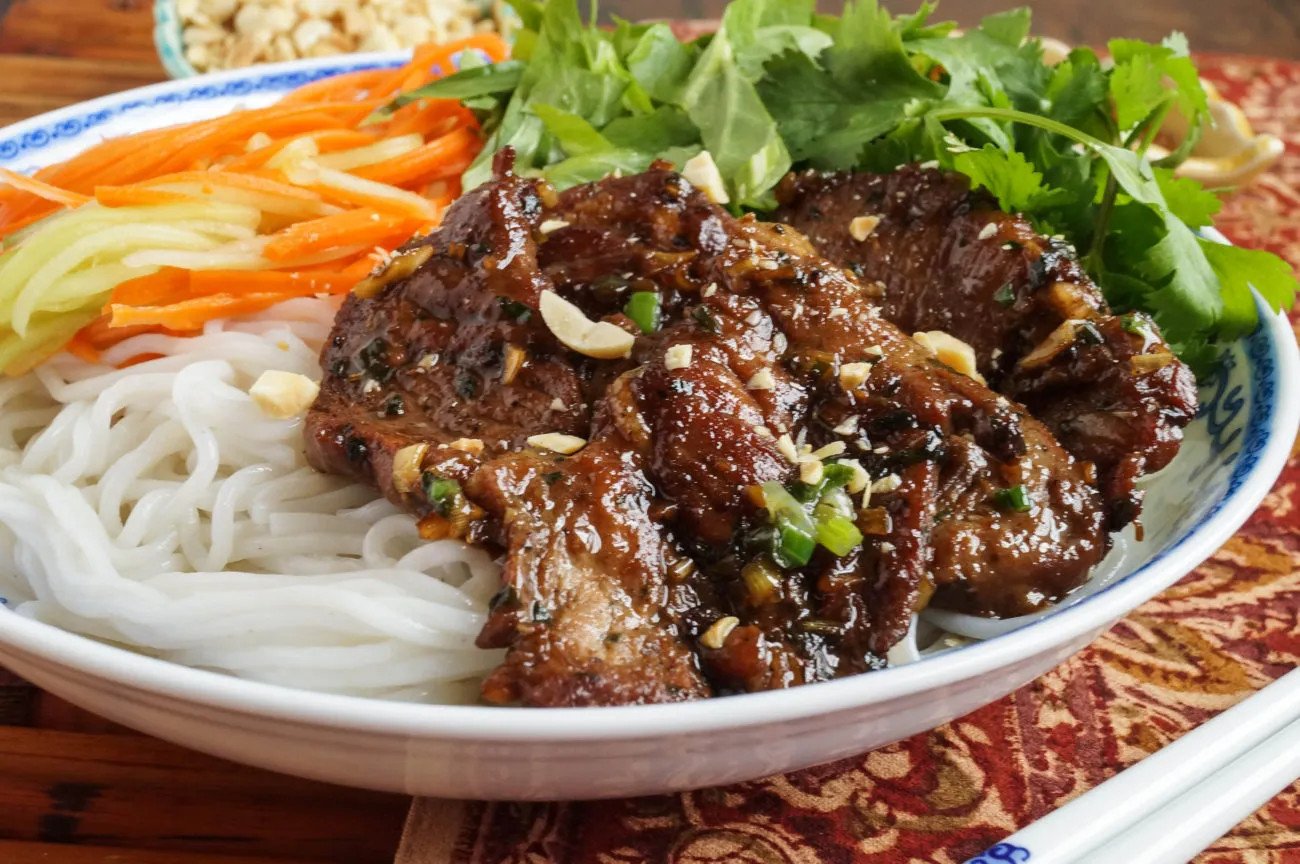 Ướp thịt nướng miền Bắc chuẩn vị với các loại gia vị