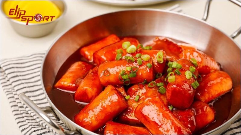 Ưu tiên ăn Tokbokki vào bữa chính và điều chỉnh nguyên liệu để hạn chế calo