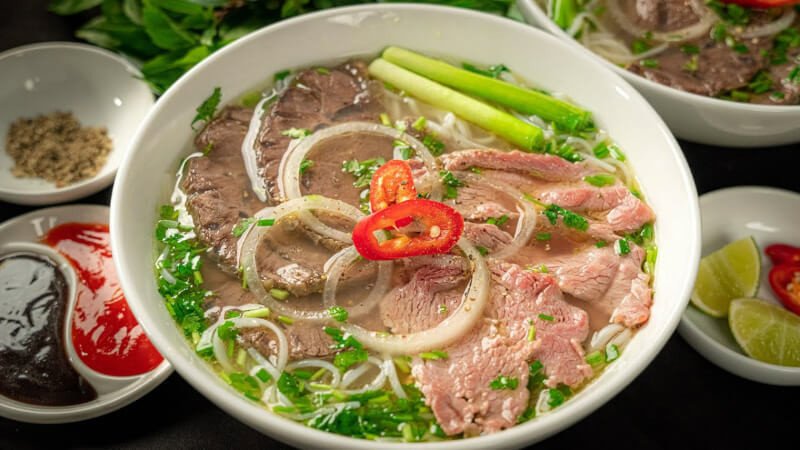Ưu tiên chọn thịt nạc cho bát phở để hạn chế chất béo