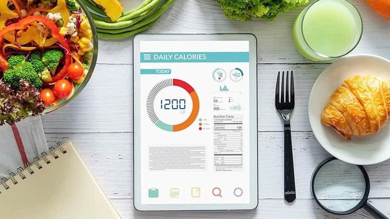 Việc cân đo thực phẩm giúp theo dõi lượng calo, quan trọng để kiểm soát cân nặng khi thưởng thức bánh nậm.