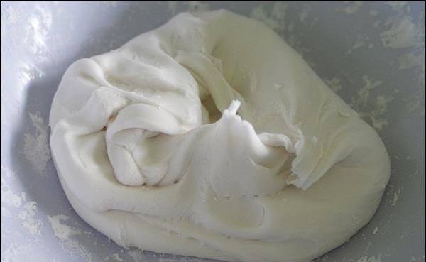 Vỏ bánh mochi sau khi hấp và trộn đường