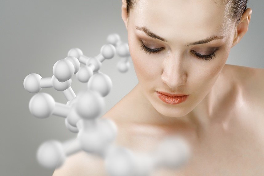 Vỏ quýt và múi quýt tươi, biểu tượng cho vitamin C giúp đẹp da và chống lão hóa