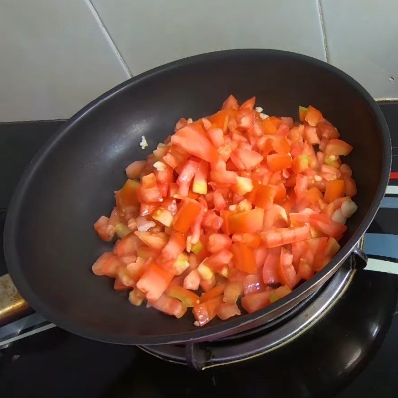 Xào cà chua làm nước bún