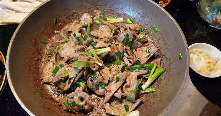 Xào gan với mướp và các loại rau củ