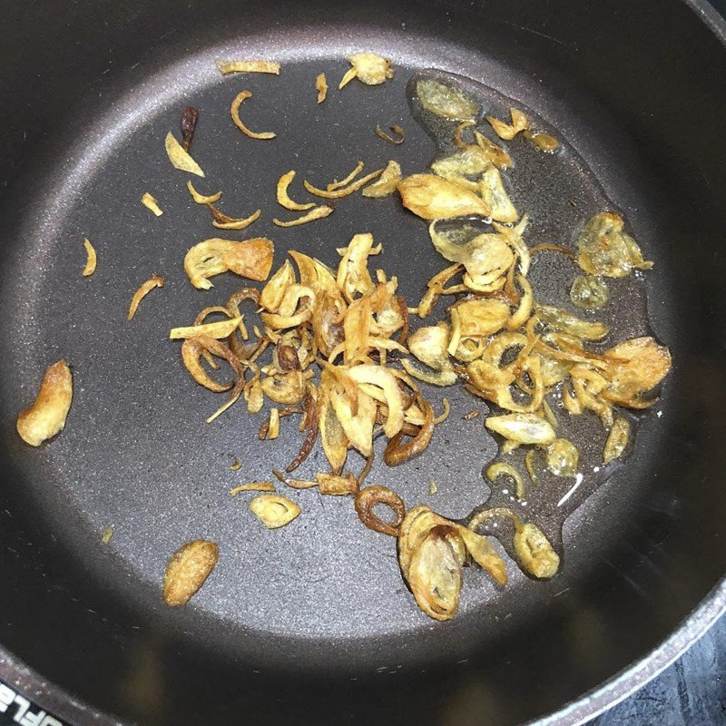 Xào nhân thịt chim bồ câu và nấm hương