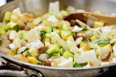 Xào rau củ tươi ngon cùng thịt
