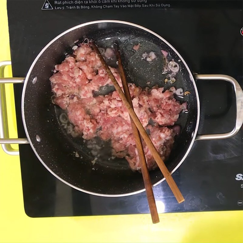 Xào thịt băm nấu canh rong biển