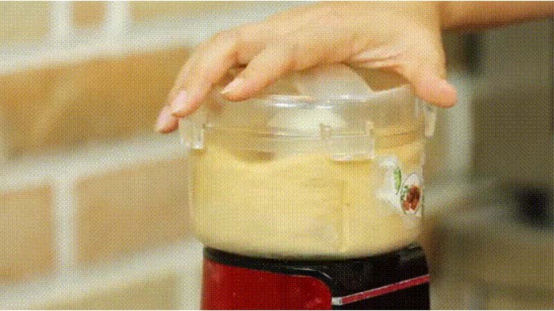 xay đậu phộng mè rang làm sốt khoai mì