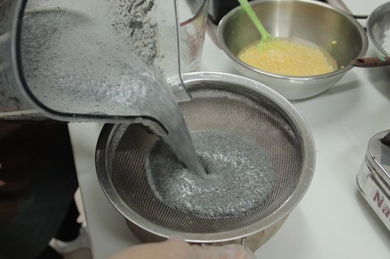 Xay nhuyễn mè đen