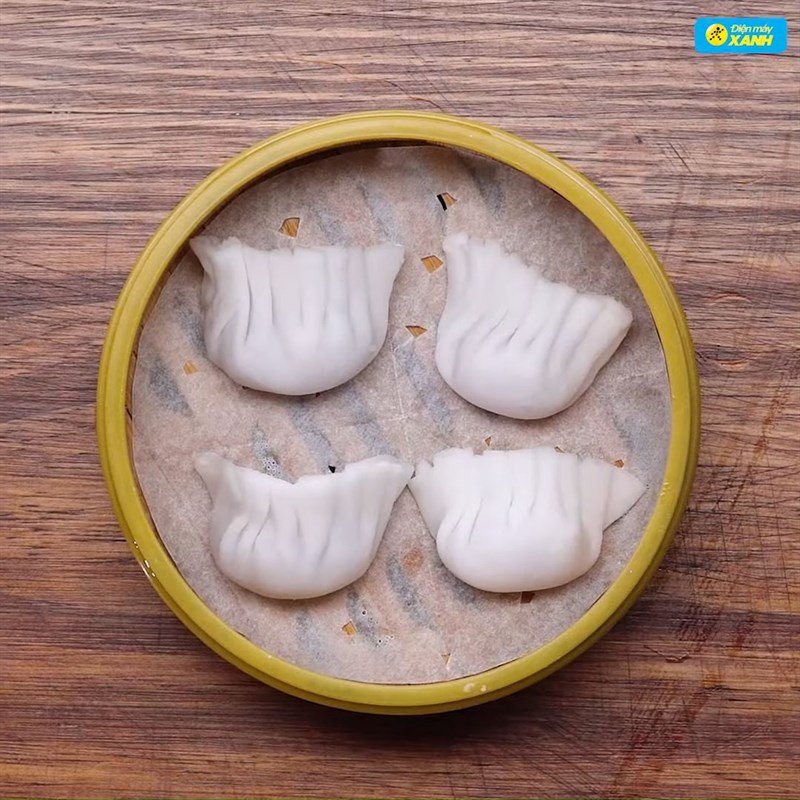Xếp bánh há cảo vào nồi hấp
