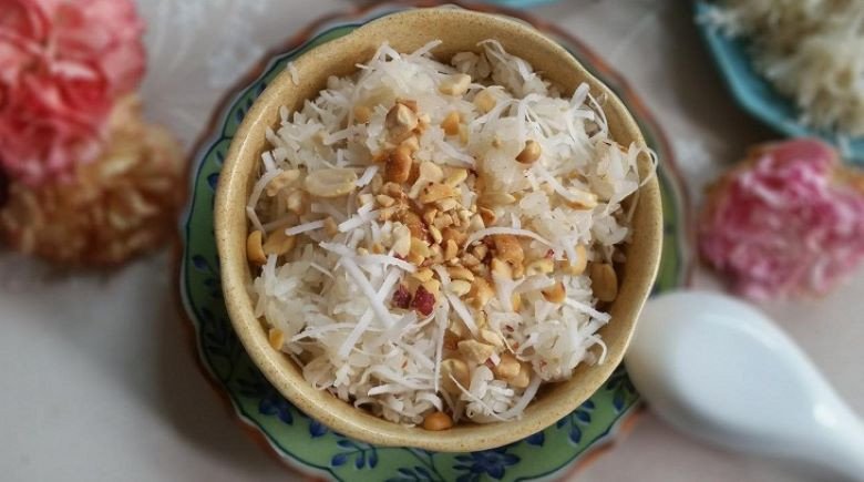 Xôi dừa lạc rang béo bùi, hấp dẫn