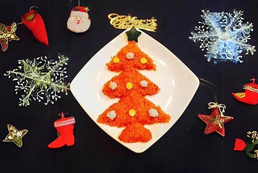 Xôi gấc tạo hình cây thông Noel độc đáo cho bữa tiệc Giáng Sinh