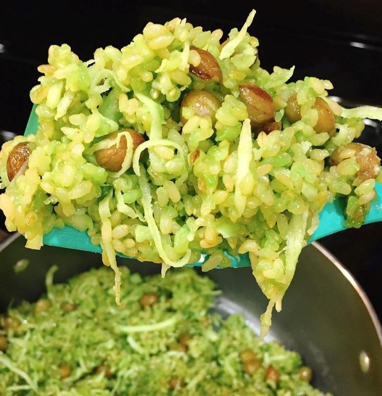 Xôi lá dứa đậu phộng với lượng calo vừa phải, món ăn vặt lý tưởng