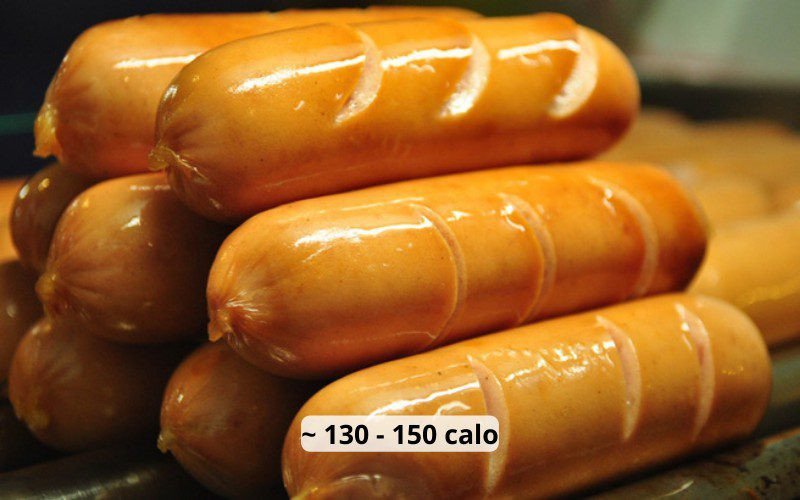 Xúc xích xông khói có hàm lượng calo cao hơn xúc xích tươi