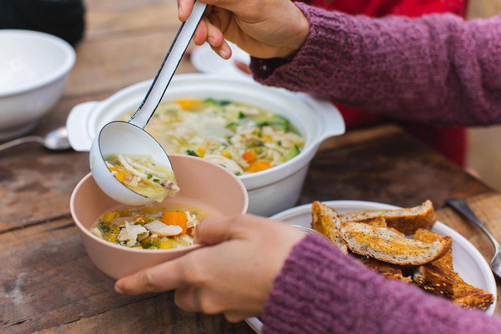 Ăn canh súp khoai tây cà rốt giúp kiểm soát cân nặng