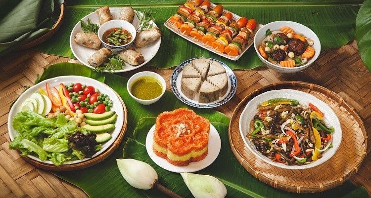 Bàn cơm chay thịnh soạn đủ món