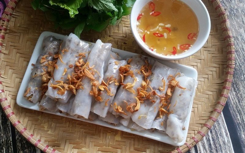 Bánh cuốn được làm từ bột gạo và trứng