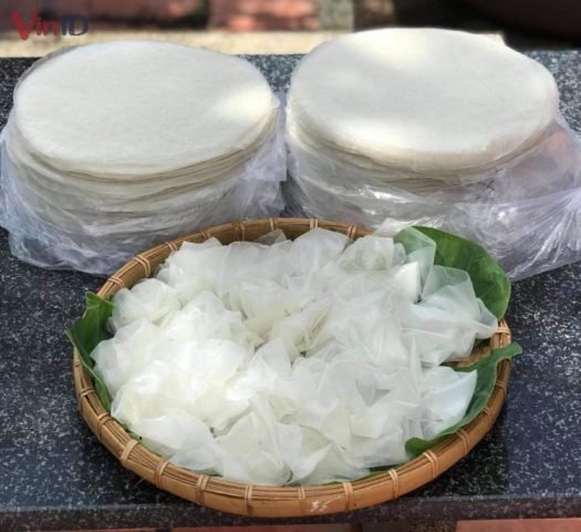 Bánh tráng phơi sương Tây Ninh Trảng Bàng với màu trắng đục và những hạt bong bóng li ti đặc trưng