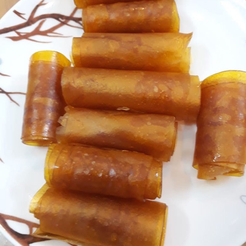 Bánh tráng xoài thành phẩm cuộn tròn đẹp mắt