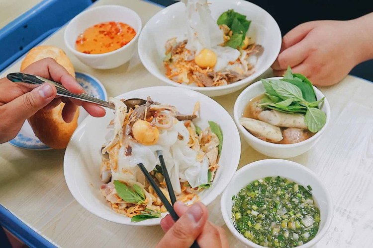 Bánh ướt lòng gà đầy đủ chất dinh dưỡng