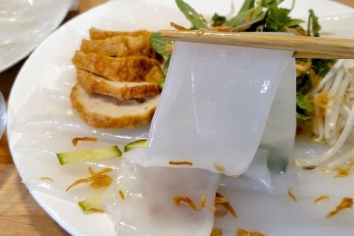 Bánh ướt truyền thống làm từ bột gạo, bột năng và nước