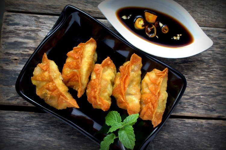 Bánh xếp chiên ngập dầu