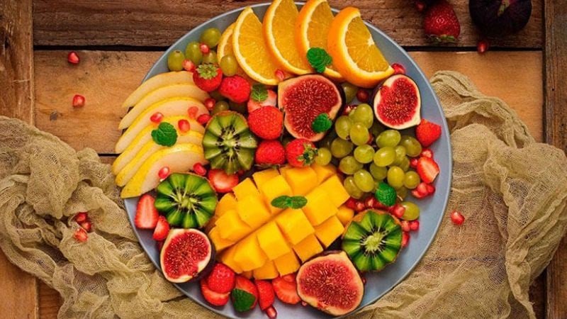 Bổ sung rau xanh và trái cây sau khi ăn bánh muffin socola