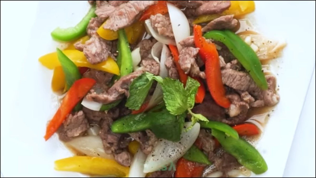 Bò xào ớt chuông hành tây