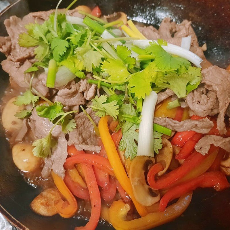 Bò xào ớt chuông nấm
