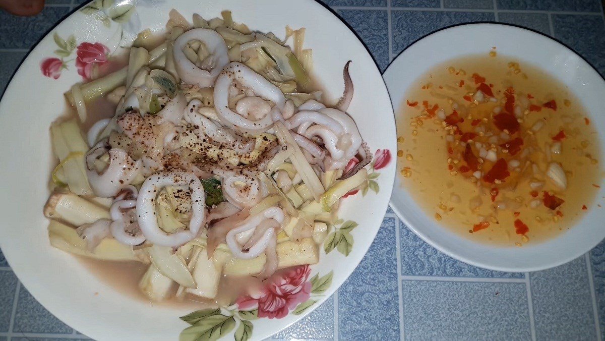 Bồn bồn xào mực tươi ngon, món ăn dân dã đậm chất miền Tây