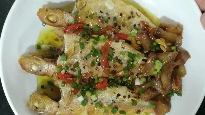 Cá hường kho nghệ hấp dẫn chuẩn cơm gia đình
