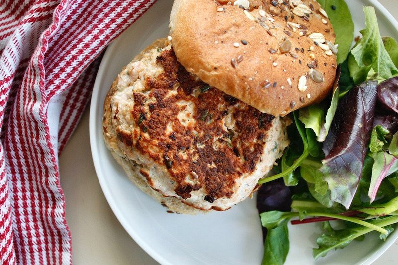Các loại bánh mì hamburger khác nhau với lượng calo đa dạng