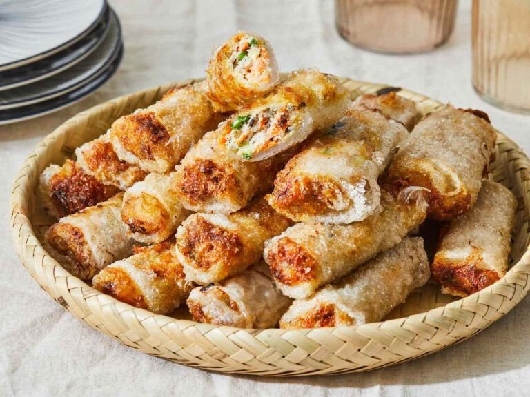 chả giò thơm ngon chấm nước mắm chua ngọt, lưu ý lượng calo nem rán