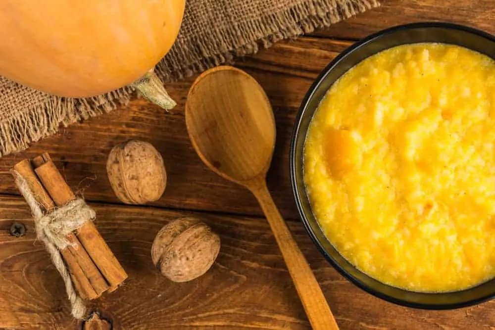 Cháo gà bí đỏ giúp bé ngủ ngon và sáng mắt.