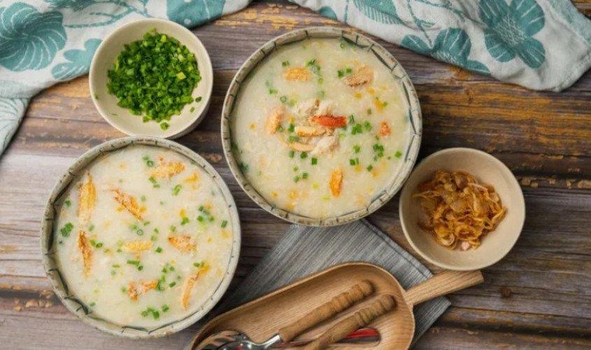 Cháo ghẹ với lá hành thơm ngon, kích thích vị giác bé yêu