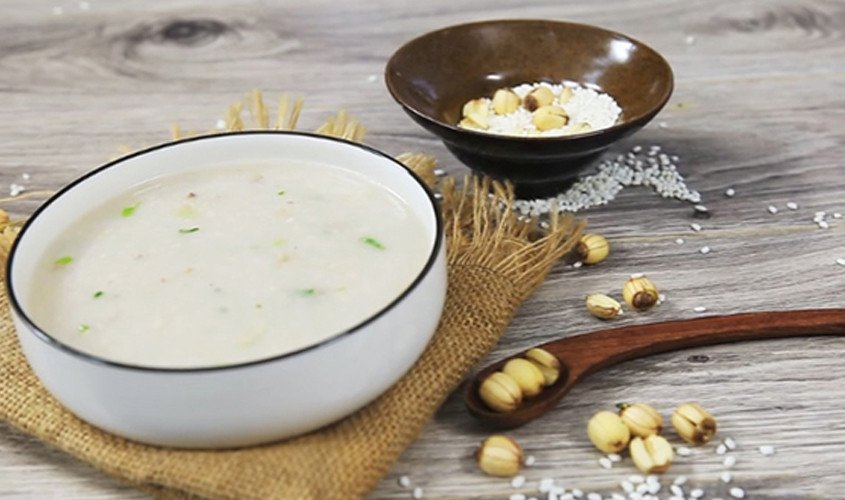 Cháo óc heo hạt sen giúp trẻ tăng cường trí nhớ