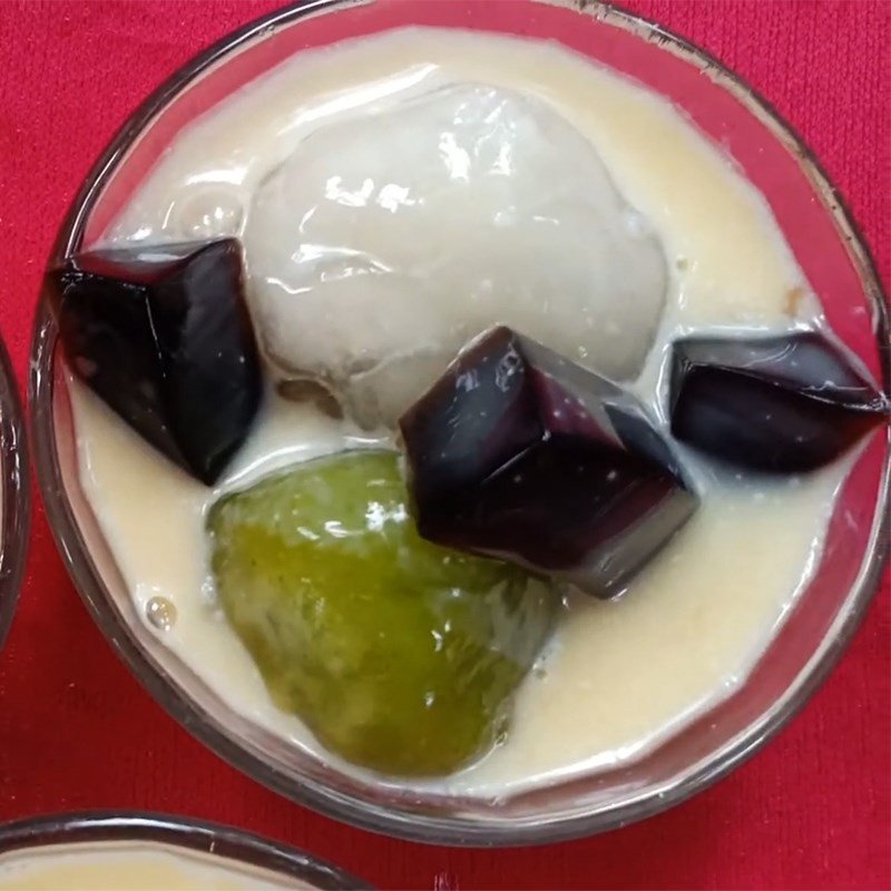 Chén chè khoai sọ viên đầy màu sắc và hấp dẫn
