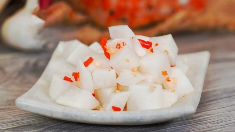 Củ cải muối là món ăn kèm hấp dẫn