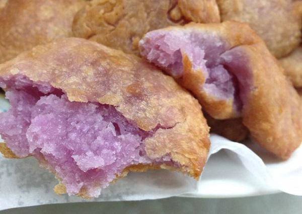 Đĩa bánh khoai mỡ chiên vàng giòn, vỏ ngoài giòn tan, ruột dẻo thơm bùi
