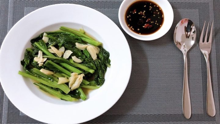 Đĩa cải ngồng xào tỏi thơm ngon, xanh mướt