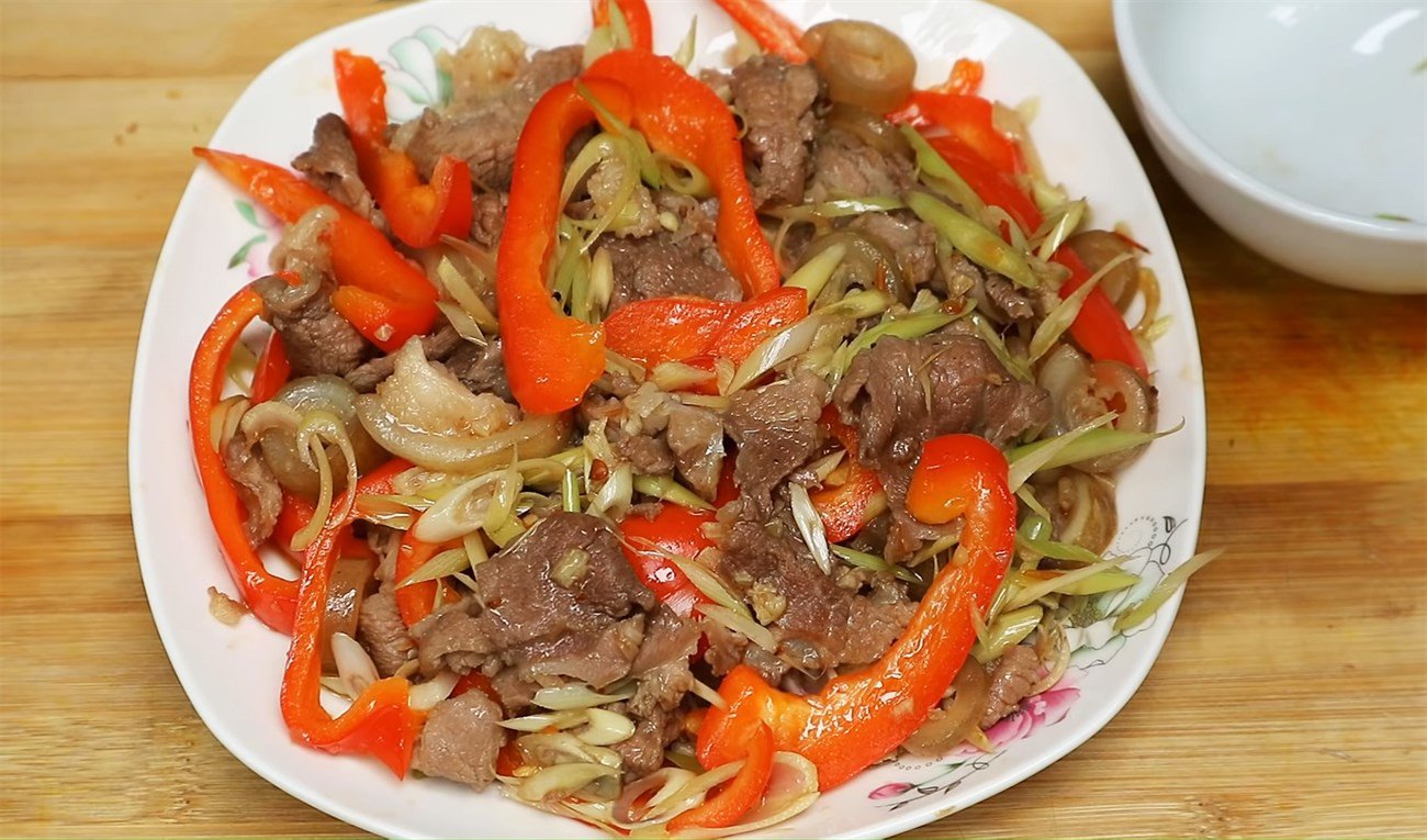 Đĩa thịt bê xào sả ớt thơm ngon, hấp dẫn