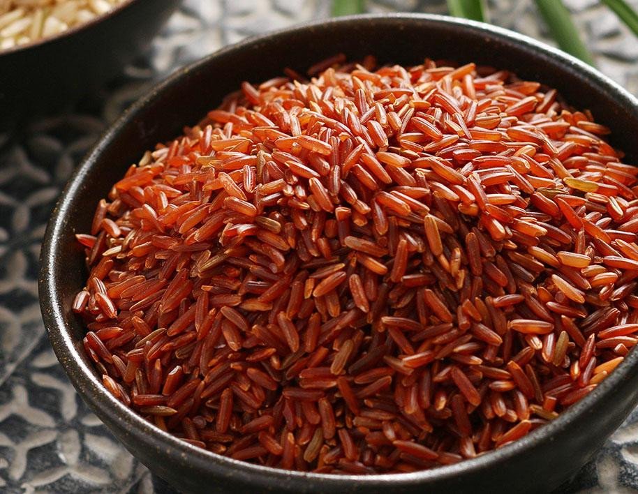 Gạo lứt huyết rồng khô, sẵn sàng cho việc nấu nướng