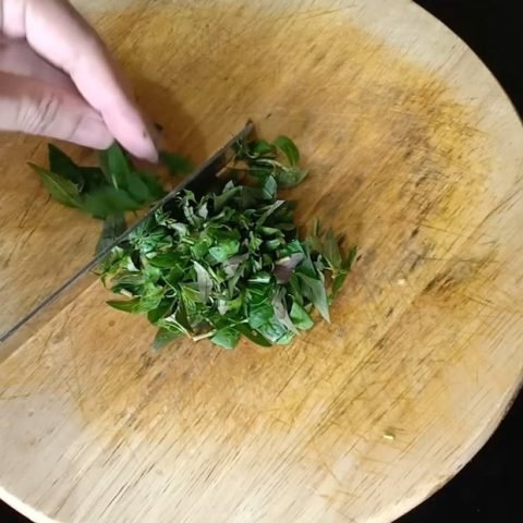 Gừng và rau răm đã thái nhỏ